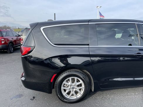 Used 2024 Chrysler Voyager LX image 28