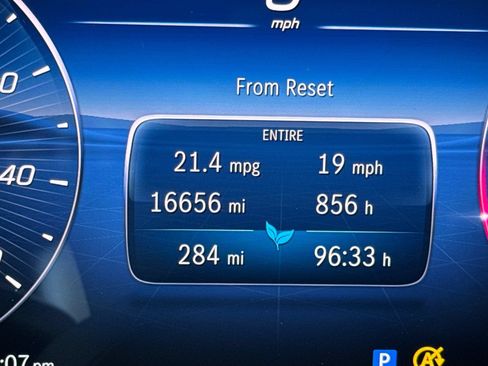 Used 2025 Mercedes-Benz GLC 300 image 3