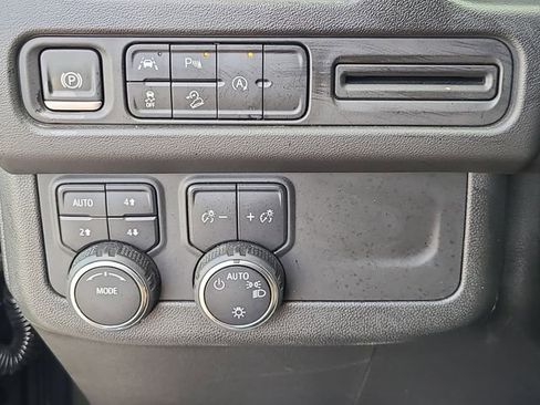 Used 2024 Chevrolet Suburban Premier AWD/4WD image 29