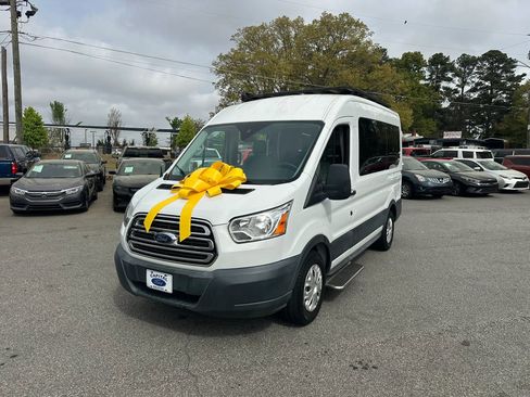 Used 2018 Ford Transit 150 XLT image 10