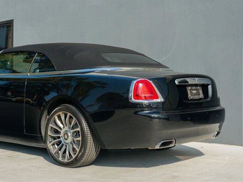 Used 2018 Rolls-Royce Dawn image 23