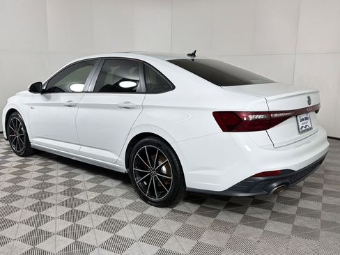 Used 2025 Volkswagen Jetta GLI Autobahn FWD image 3