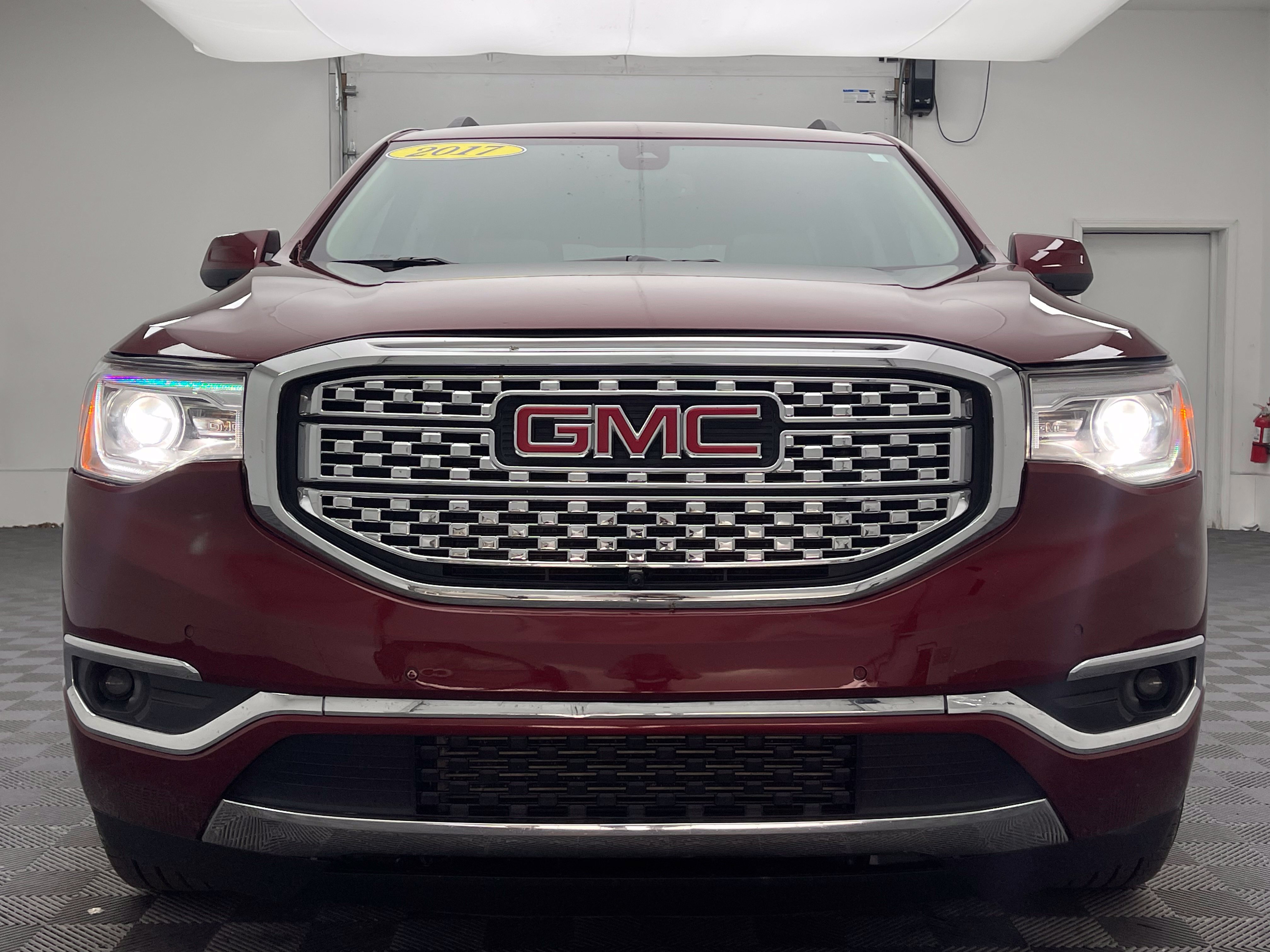Used 2017 GMC Acadia Denali w/ Technology Package AWD/4WD image 15