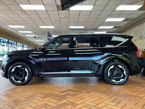 Used 2024 Kia EV9 Land image 7