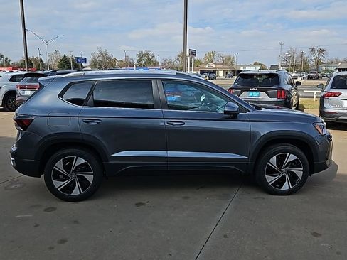 New 2026 Volkswagen Taos SE AWD/4WD image 4