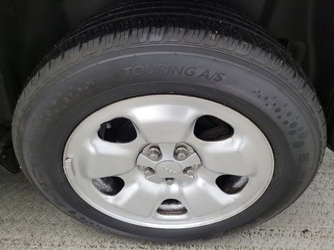 Used 2015 Jeep Cherokee Sport image 31