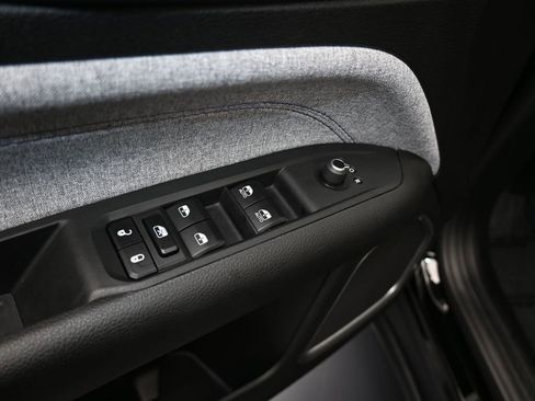 Used 2024 Jeep Compass Latitude image 12