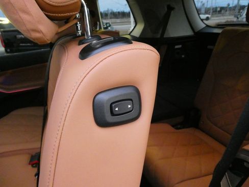 Used 2026 BMW X7 xDrive40i image 64