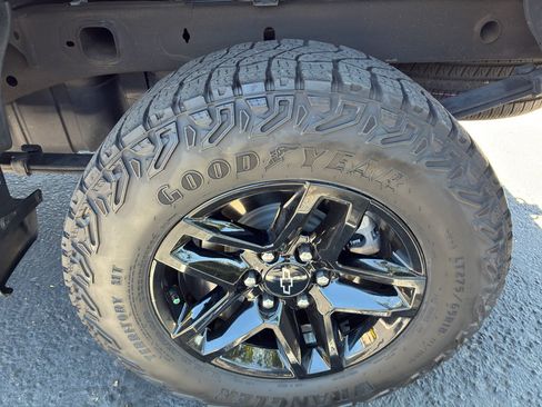 Used 2024 Chevrolet Silverado 1500 Custom Trail Boss AWD/4WD image 19