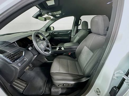 Used 2025 GMC Acadia Elevation image 29