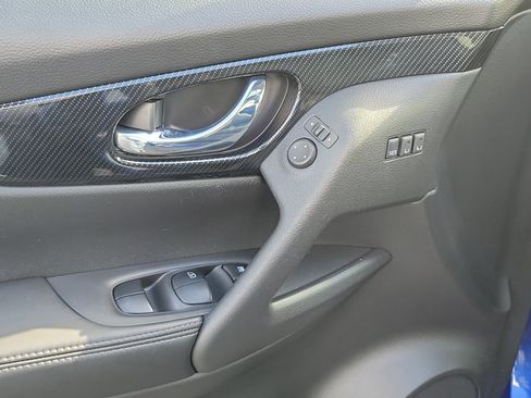 Used 2018 Nissan Rogue SL w/ Premium Package image 22