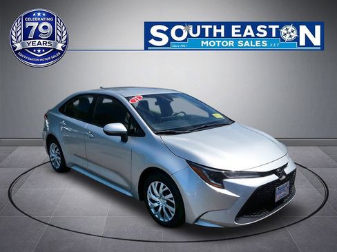 Used 2021 Toyota Corolla LE FWD image 2