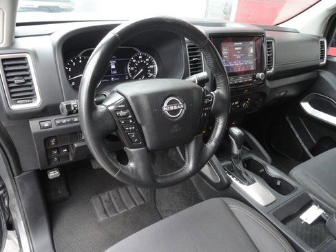 Used 2022 Nissan Frontier SV image 18