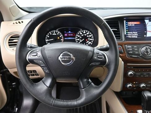 Used 2017 Nissan Pathfinder Platinum FWD image 7