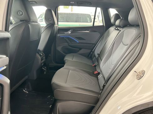 New 2026 Volkswagen Tiguan SE R-Line FWD image 40