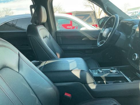 Used 2024 Ford Expedition Limited image 12