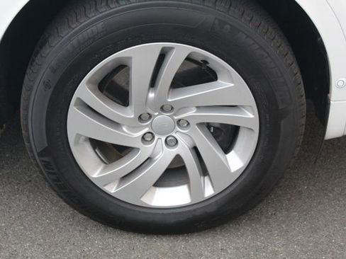 Used 2025 Land Rover Discovery Sport S image 9