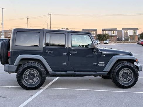 Used 2018 Jeep Wrangler Unlimited Sport S image 7