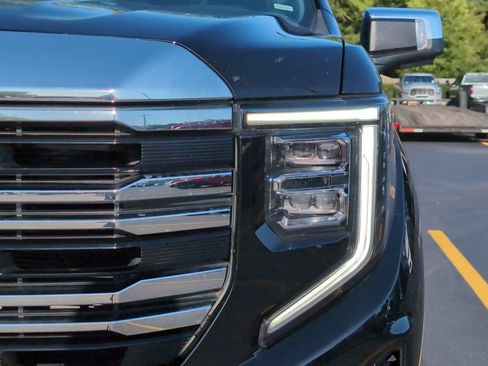 Used 2024 GMC Sierra 1500 SLT AWD/4WD image 12