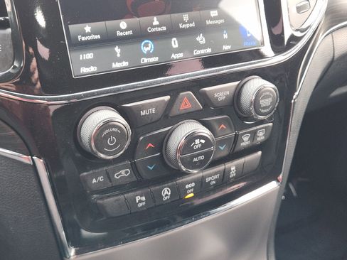 Used 2019 Jeep Grand Cherokee Limited image 22