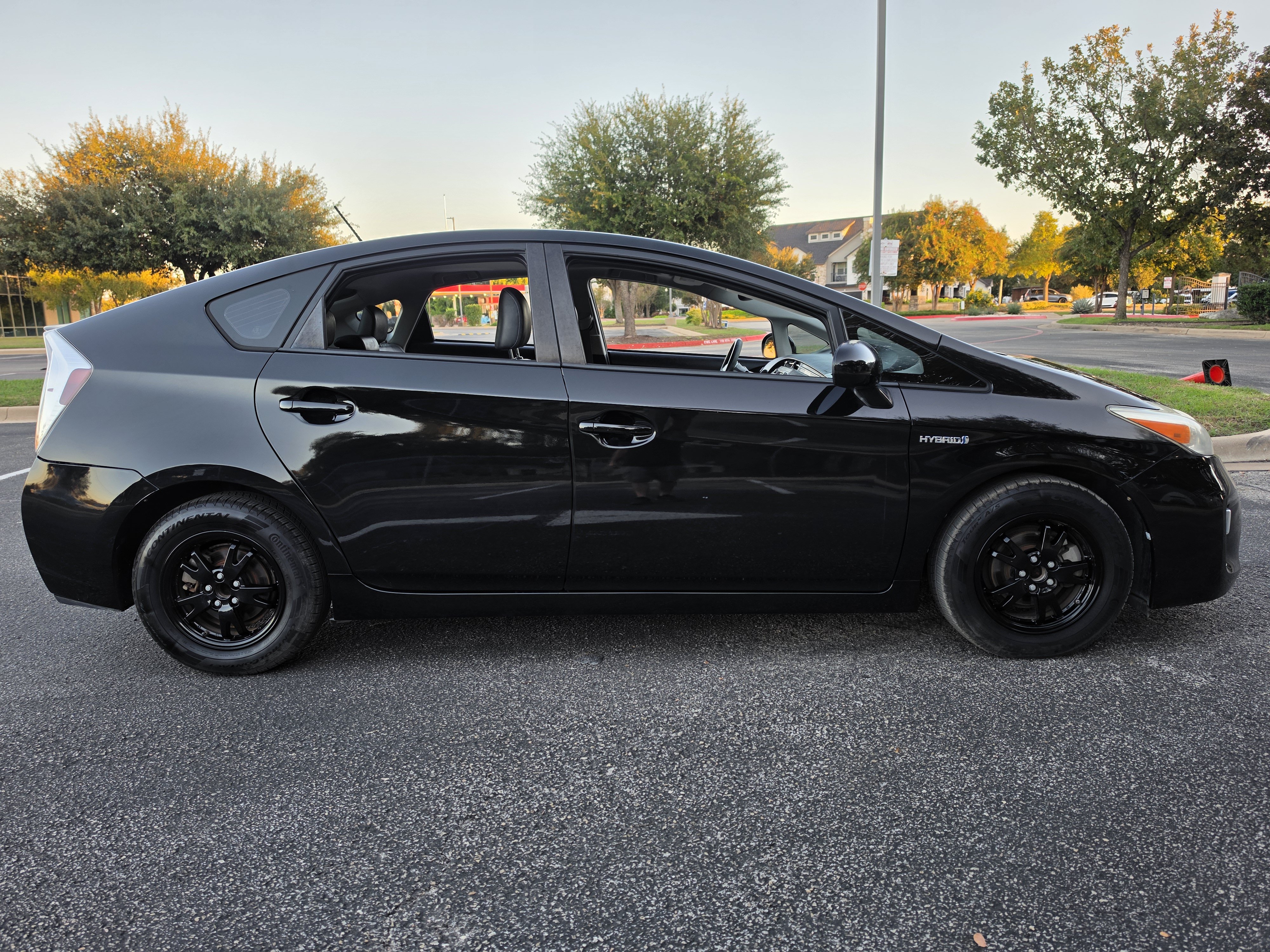 Used 2013 Toyota Prius Four w/ Deluxe Solar Roof Pkg FWD image 8