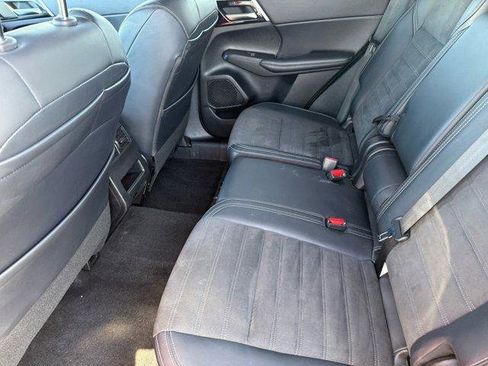 Used 2024 Mitsubishi Outlander SE image 17