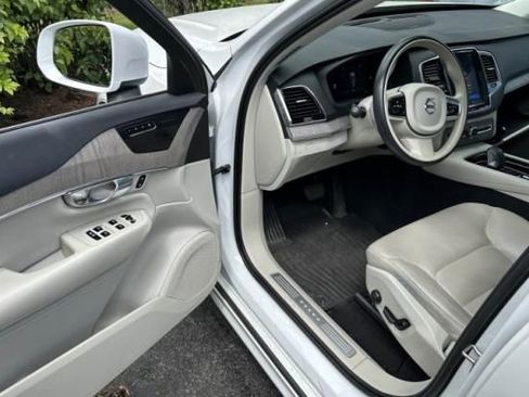 Used 2023 Volvo XC90 B6 Plus w/ Protection Package AWD/4WD image 19