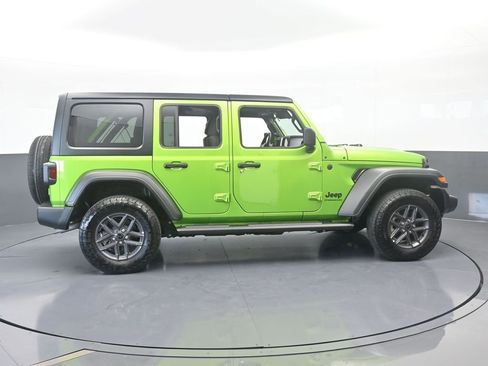 Used 2025 Jeep Wrangler Sport S image 7