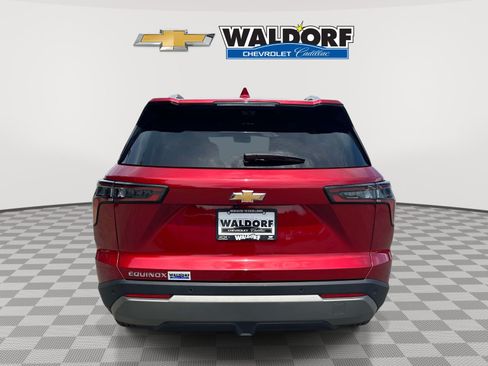 Used 2025 Chevrolet Equinox LT w/ Convenience Package II FWD image 5