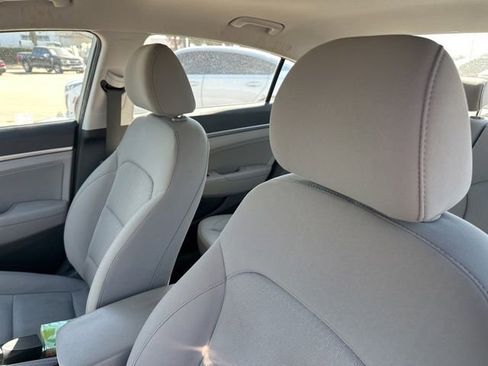 Used 2017 Hyundai Elantra SE image 8