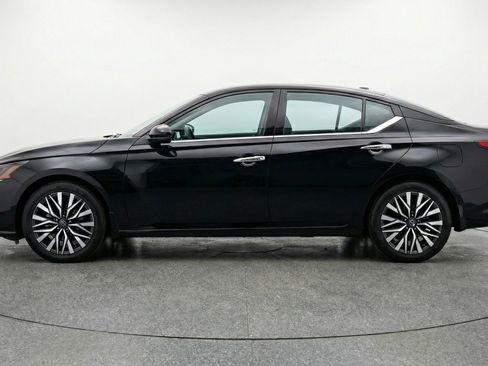 Used 2025 Nissan Altima 2.5 SV FWD image 5