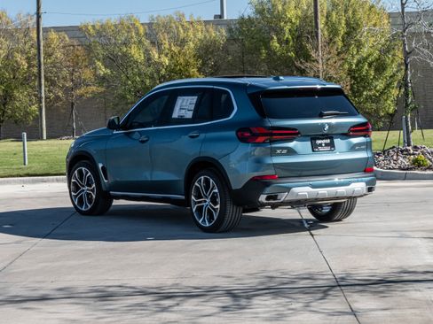 New 2026 BMW X5 xDrive40i w/ Premium Package image 3