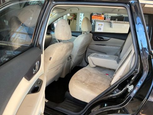 Used 2016 Nissan Rogue SV image 26