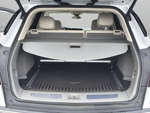 Used 2020 Cadillac XT5 Premium Luxury w/ LPO, Floor Liner Package FWD image 8