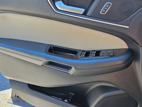 Used 2017 Ford Edge SEL w/ Equipment Group 201A AWD/4WD image 10