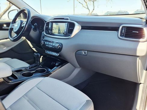 Used 2016 Kia Sorento SX image 10