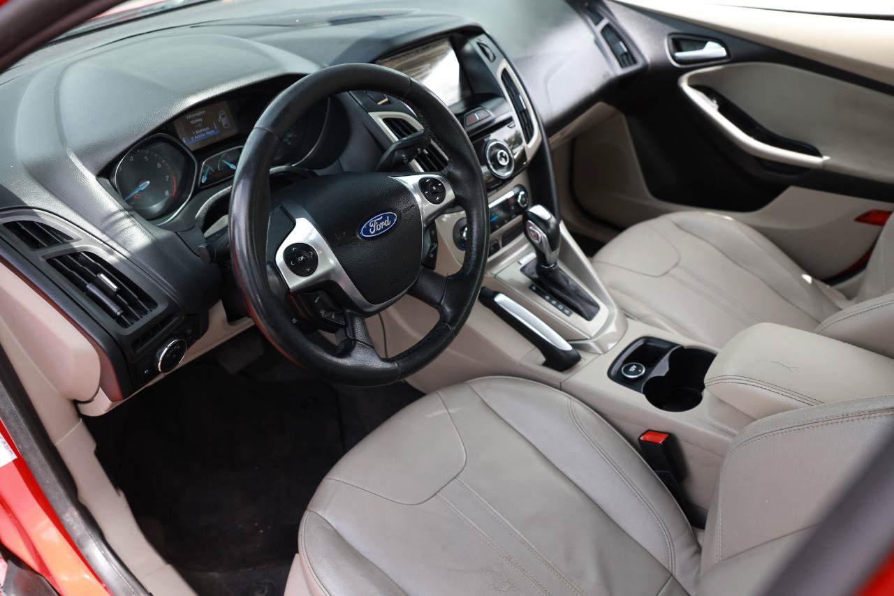 Used 2012 Ford Focus SEL FWD image 4