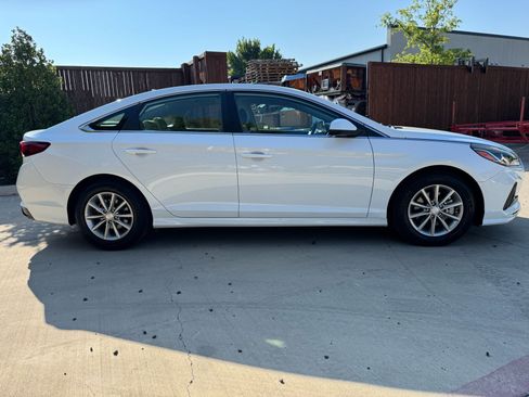 Used 2019 Hyundai Sonata ECO FWD image 2