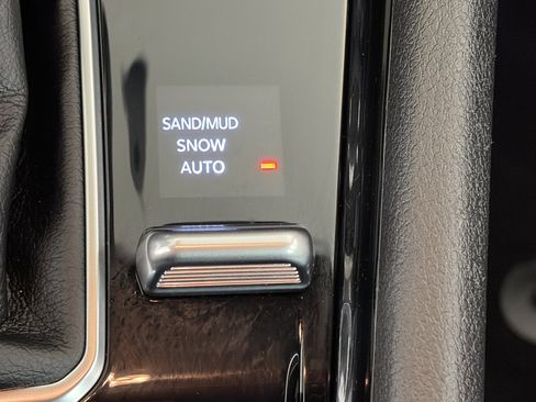 Used 2024 Jeep Compass Latitude w/ Convenience Group AWD/4WD image 23