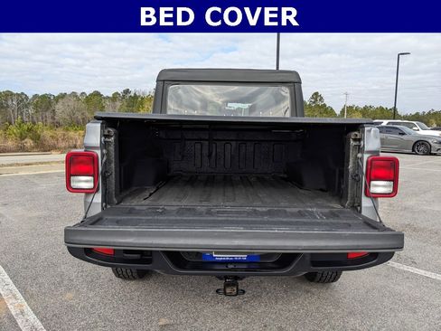 Used 2021 Jeep Gladiator Sport image 12