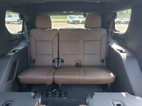 Used 2024 Chevrolet Tahoe High Country RWD image 33