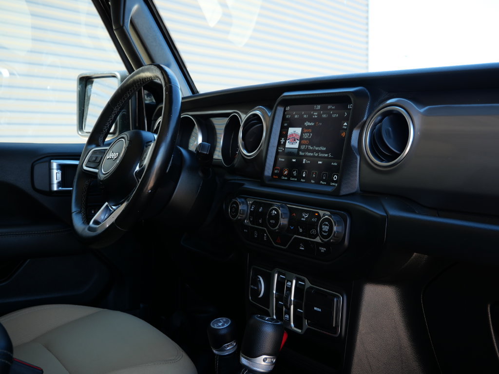 Used 2021 Jeep Wrangler Unlimited Sahara AWD/4WD image 15