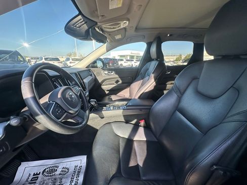 Used 2020 Volvo XC60 T6 Momentum image 9