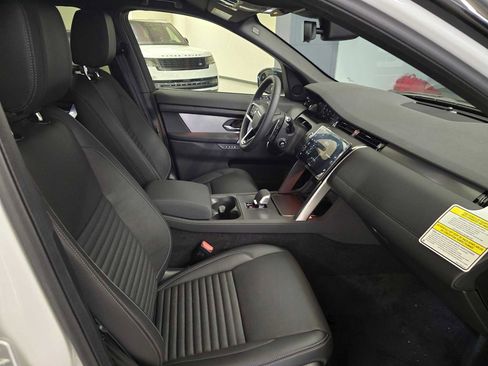 New 2025 Land Rover Discovery Sport Dynamic SE image 11