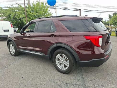Used 2022 Ford Explorer XLT w/ Equipment Group 202A AWD/4WD image 4