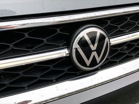 Used 2022 Volkswagen Taos SEL image 30