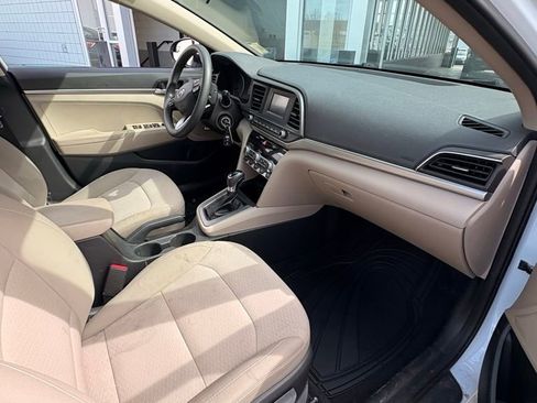 Used 2020 Hyundai Elantra SE FWD image 16
