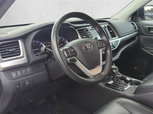 Used 2019 Toyota Highlander Limited FWD image 9
