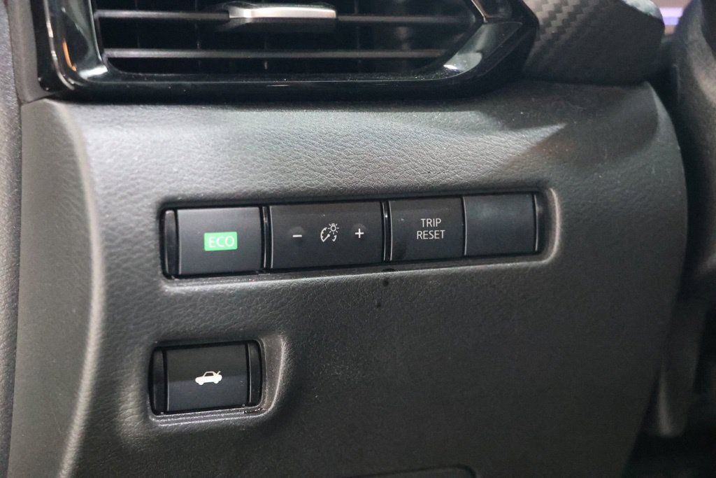 Used 2025 Nissan Sentra SV FWD image 18