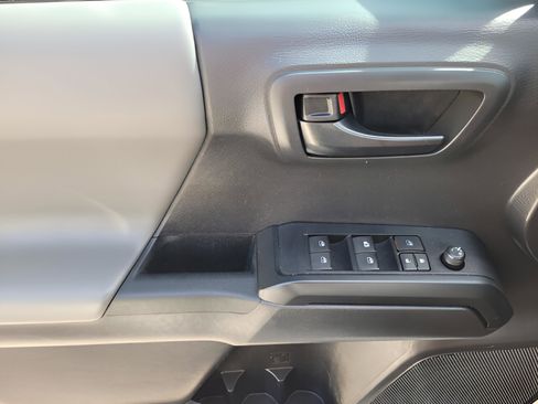 Used 2022 Toyota Tacoma SR image 15